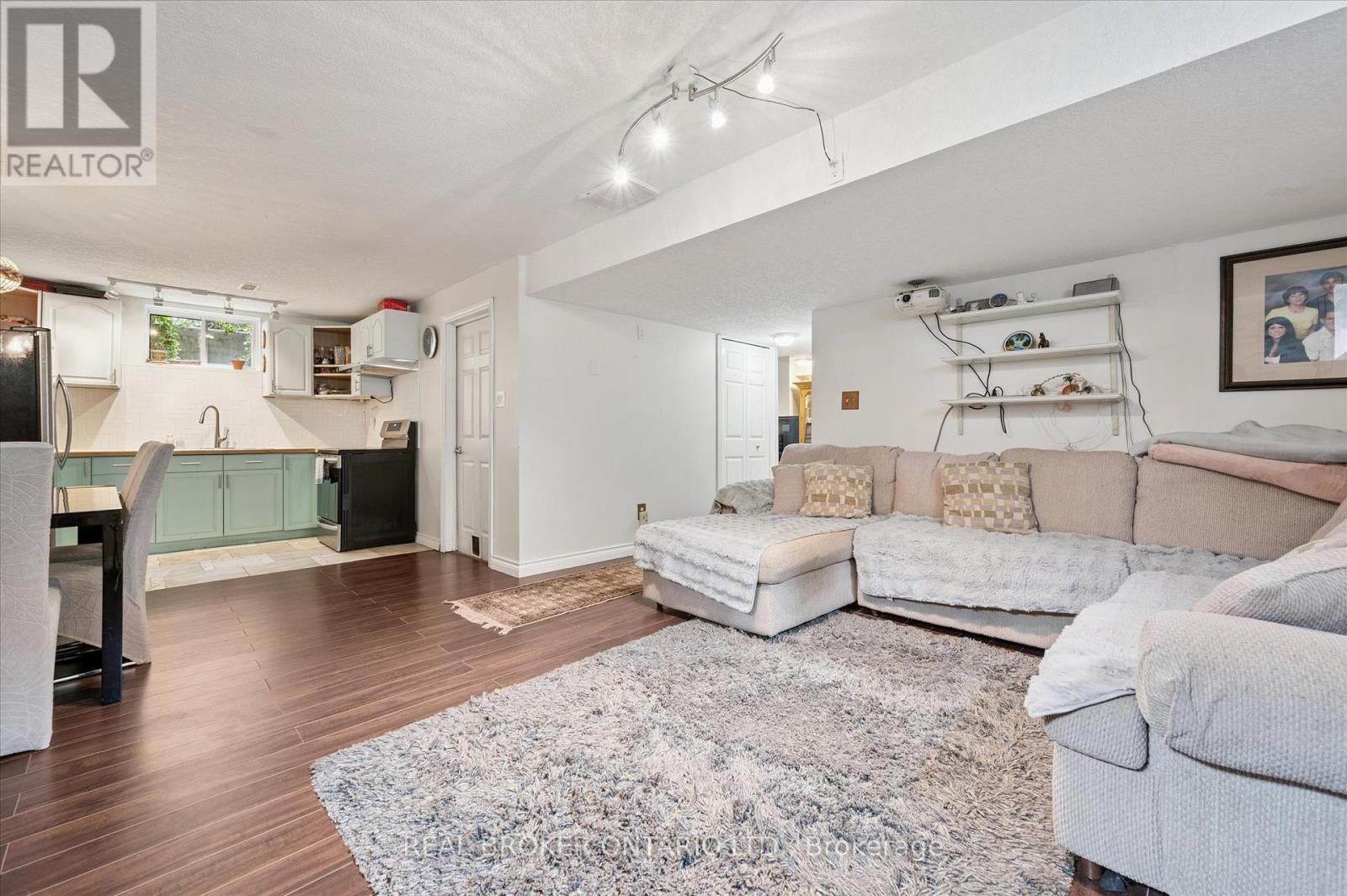 18 Pearwood Court, Kitchener, Ontario  N2P 2L1 - Photo 35 - X12524656