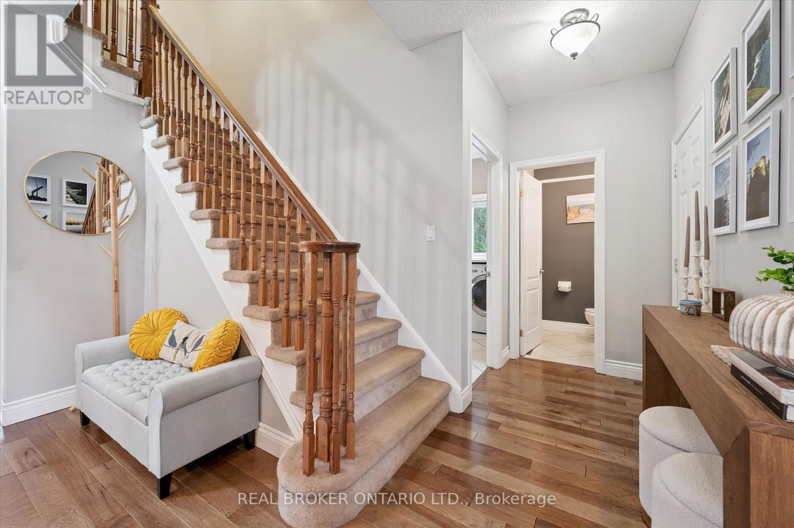 18 Pearwood Court, Kitchener, Ontario  N2P 2L1 - Photo 4 - X12524656