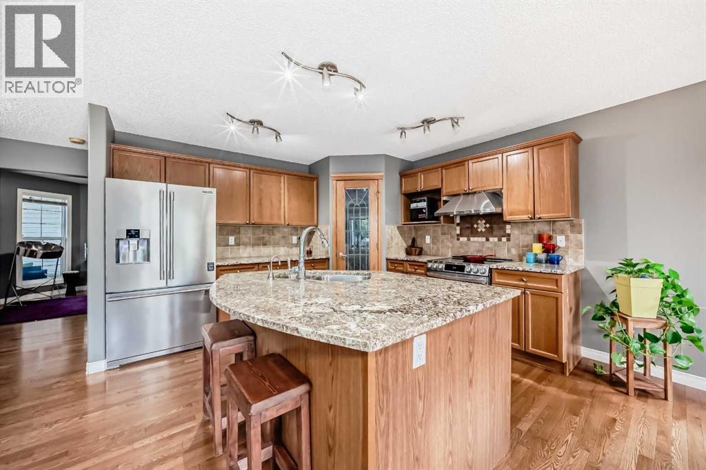 73 Crestmont Drive Sw, Calgary, Alberta  T3B 5Z6 - Photo 7 - A2269405