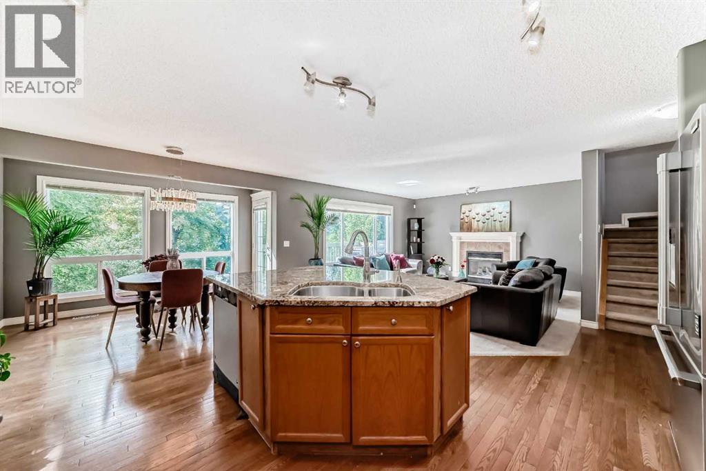 73 Crestmont Drive Sw, Calgary, Alberta  T3B 5Z6 - Photo 9 - A2269405