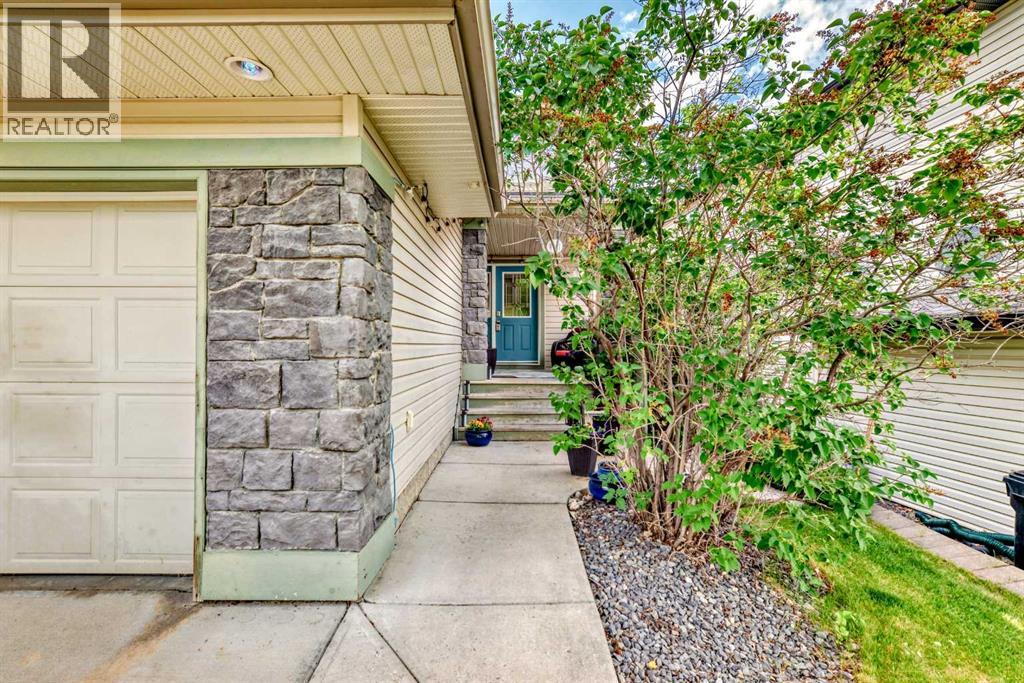 73 Crestmont Drive Sw, Calgary, Alberta  T3B 5Z6 - Photo 2 - A2269405