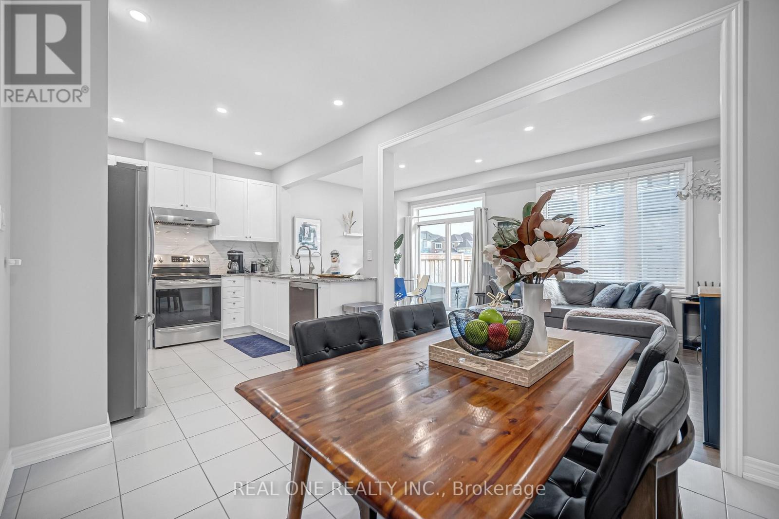 75 Fallharvest Way Road, Whitchurch-Stouffville, Ontario  L4A 4W4 - Photo 13 - N12524672