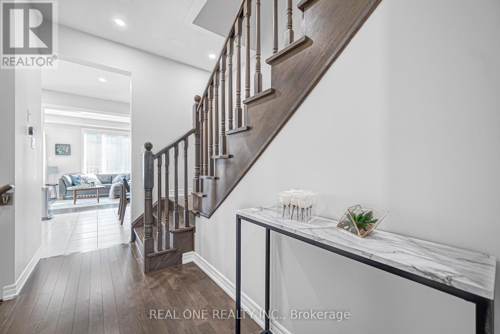 75 Fallharvest Way Road, Whitchurch-Stouffville, Ontario  L4A 4W4 - Photo 4 - N12524672