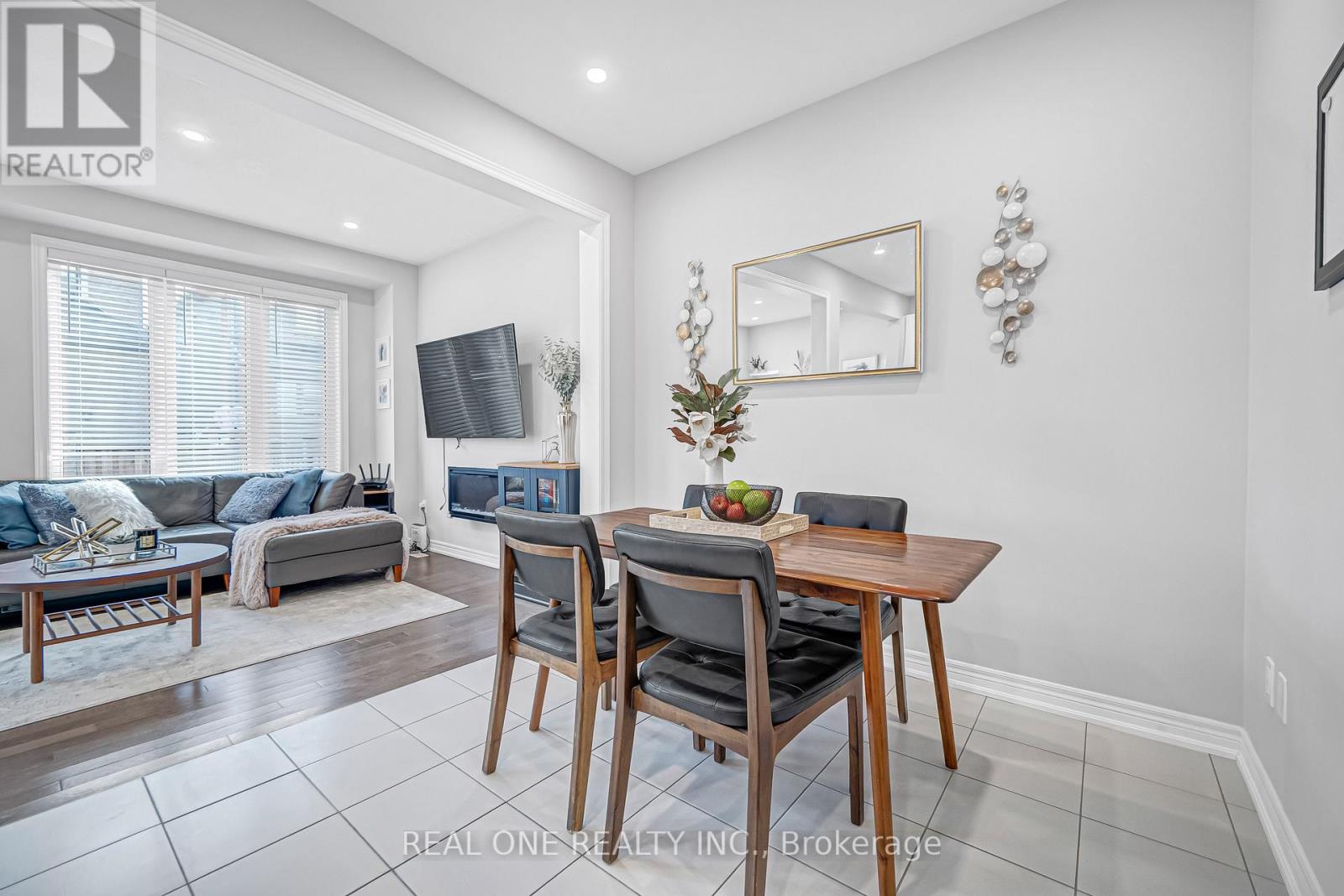 75 Fallharvest Way Road, Whitchurch-Stouffville, Ontario  L4A 4W4 - Photo 6 - N12524672