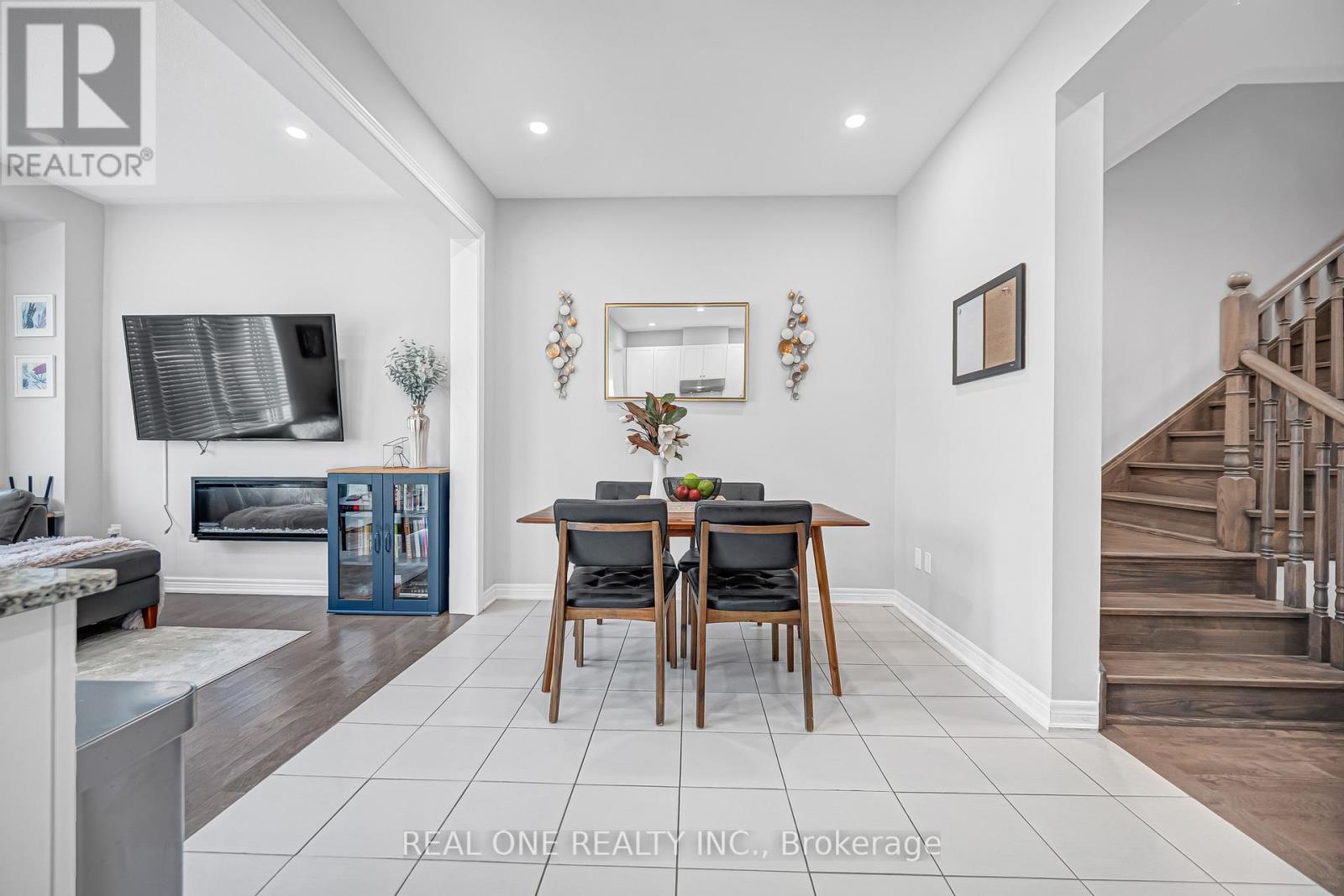 75 Fallharvest Way Road, Whitchurch-Stouffville, Ontario  L4A 4W4 - Photo 7 - N12524672