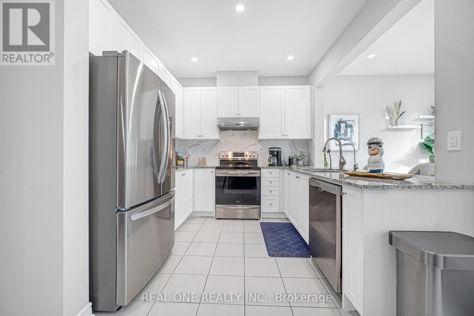 75 Fallharvest Way Road, Whitchurch-Stouffville, Ontario  L4A 4W4 - Photo 9 - N12524672