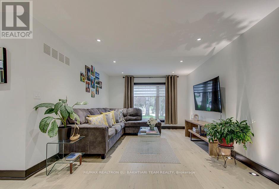 56 Cynthia Crescent, Richmond Hill, Ontario  L4E 2P9 - Photo 18 - N12524678