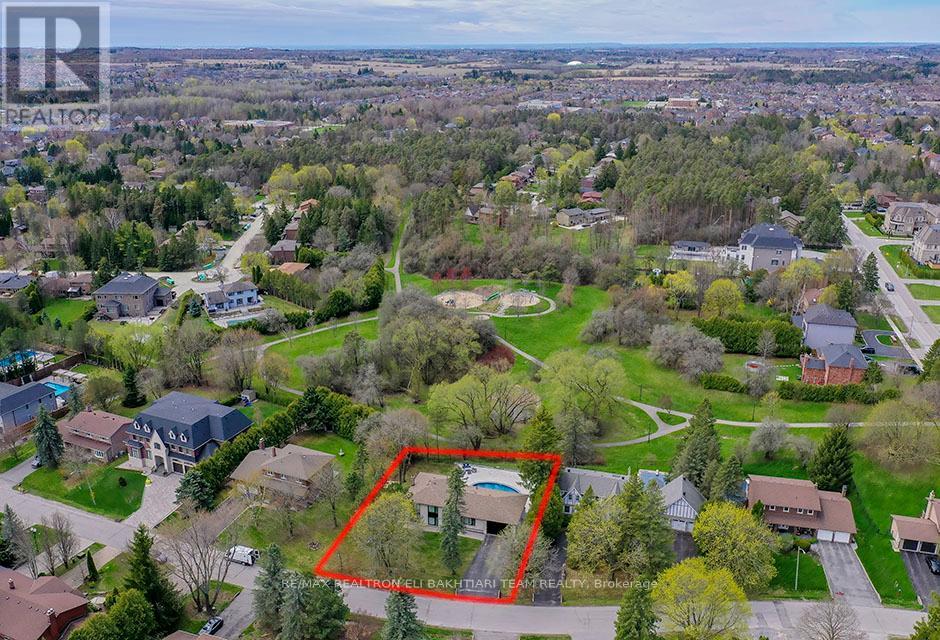 56 Cynthia Crescent, Richmond Hill, Ontario  L4E 2P9 - Photo 3 - N12524678