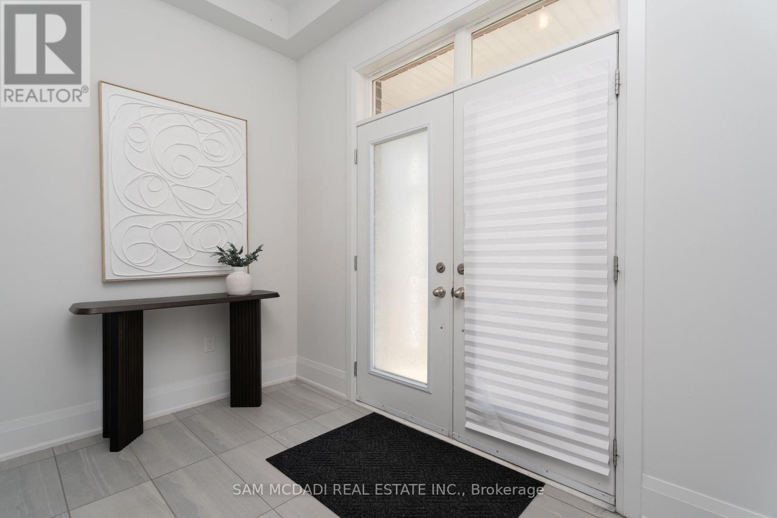 1949 Barbertown Road, Mississauga, Ontario  L5M 2G9 - Photo 2 - W12524680