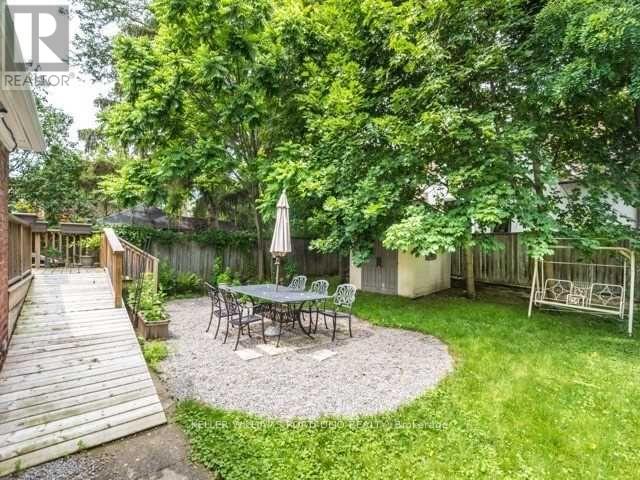 45 Sharron Drive, Toronto, Ontario  M4G 2A7 - Photo 15 - C12524722