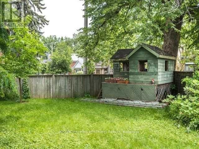 45 Sharron Drive, Toronto, Ontario  M4G 2A7 - Photo 17 - C12524722