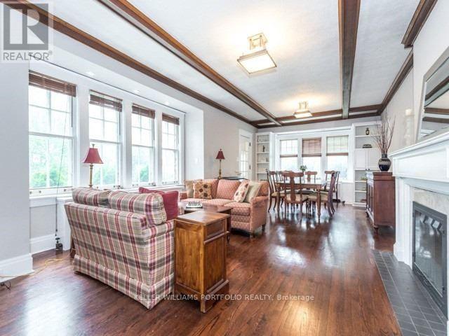 45 Sharron Drive, Toronto, Ontario  M4G 2A7 - Photo 4 - C12524722