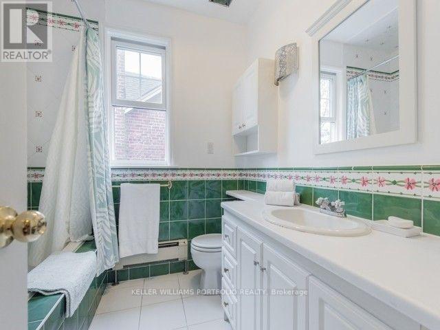 45 Sharron Drive, Toronto, Ontario  M4G 2A7 - Photo 9 - C12524722