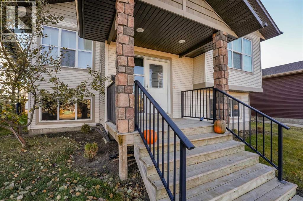 93 Eastpointe Drive, Blackfalds, Alberta  T4M 0B1 - Photo 2 - A2268419