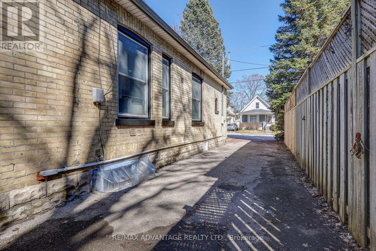 11 Josephine Street, London South, Ontario  N5Z 3N7 - Photo 4 - X12524776