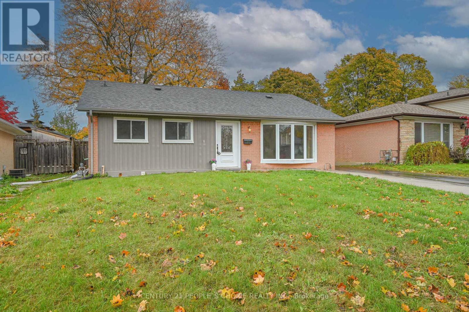 21 Cathedral Road, Brampton, Ontario  L6W 2P1 - Photo 2 - W12524728