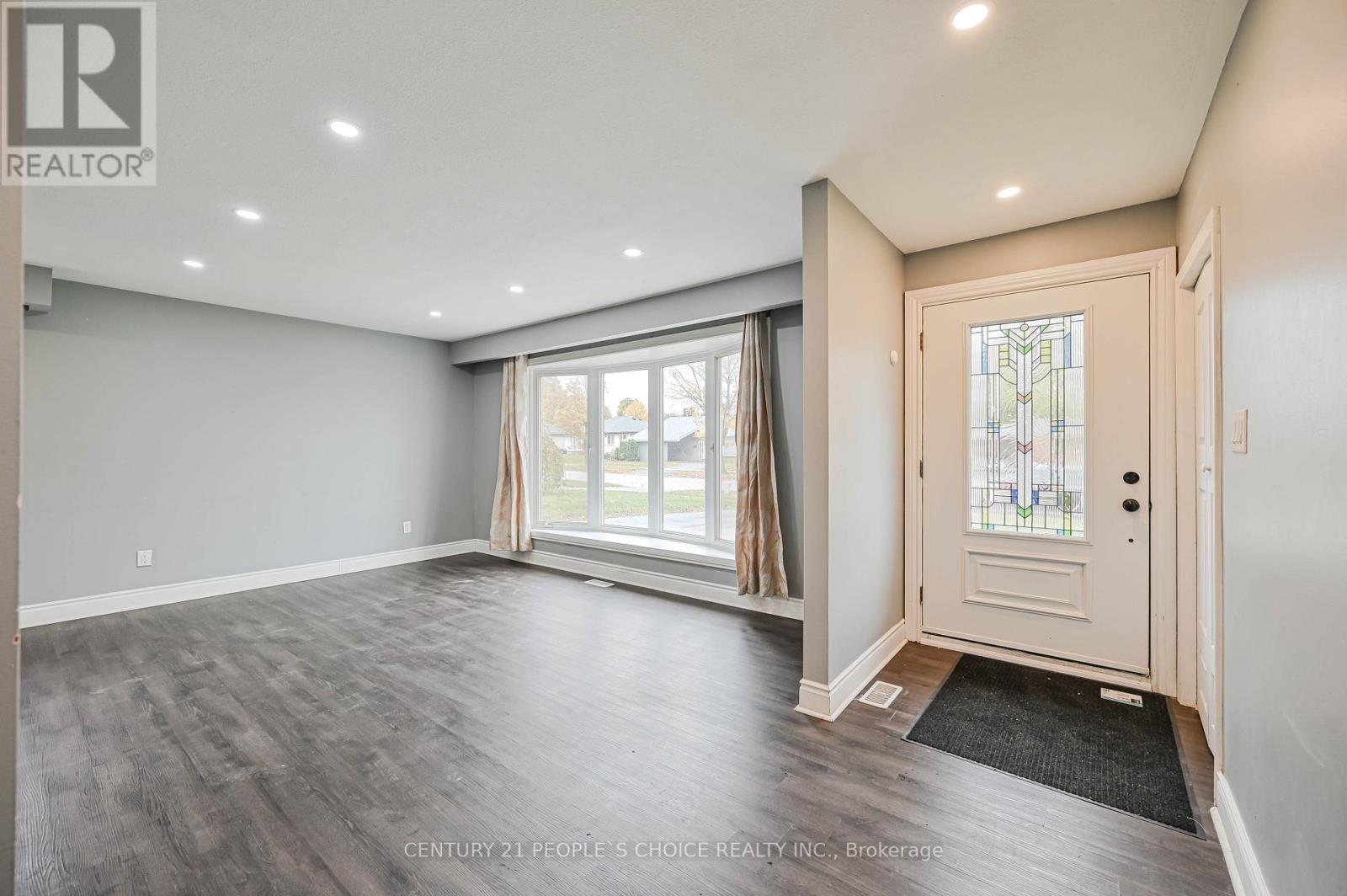 21 Cathedral Road, Brampton, Ontario  L6W 2P1 - Photo 3 - W12524728