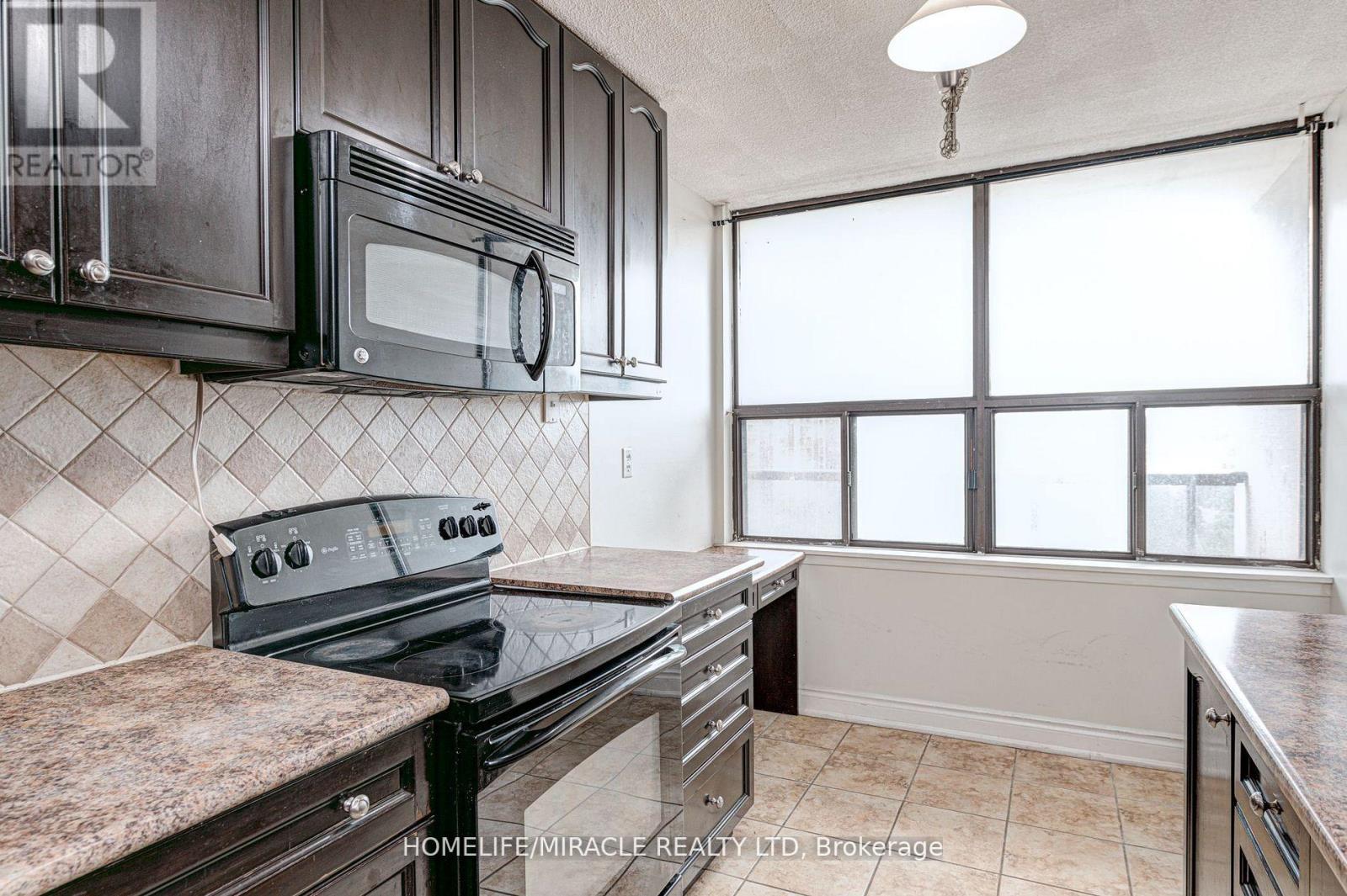 1004 - 17 Knightsbridge Road, Brampton, Ontario  L6T 3X9 - Photo 11 - W12524740