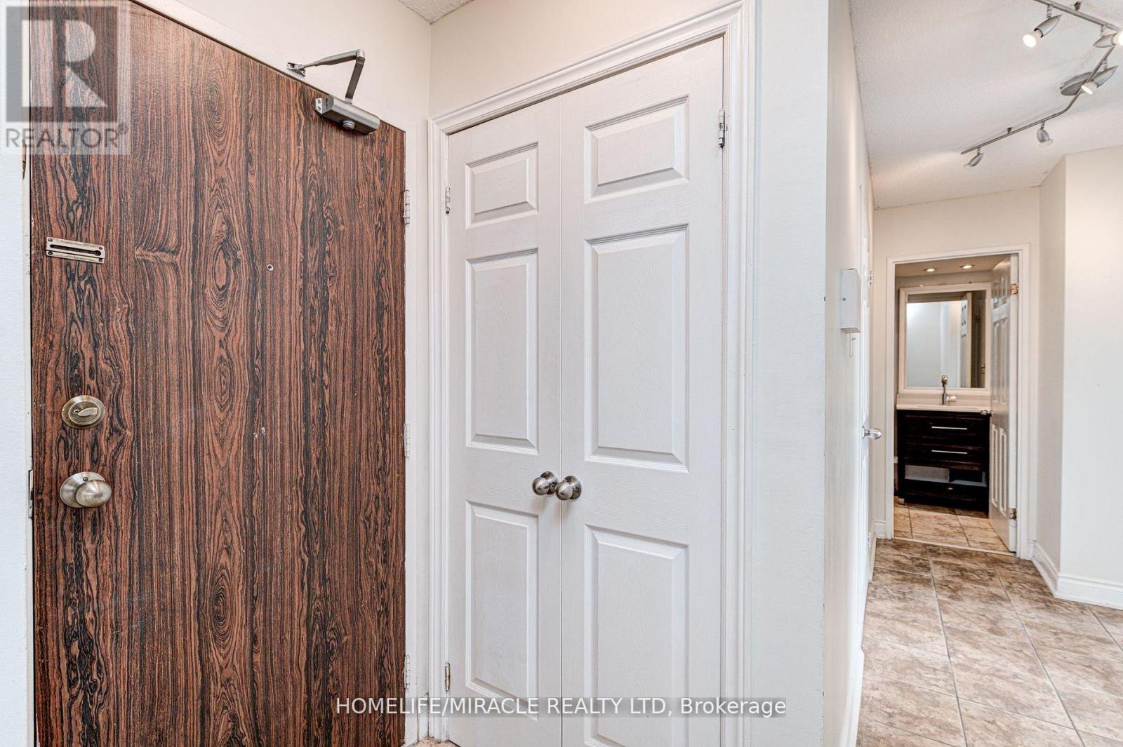 1004 - 17 Knightsbridge Road, Brampton, Ontario  L6T 3X9 - Photo 15 - W12524740