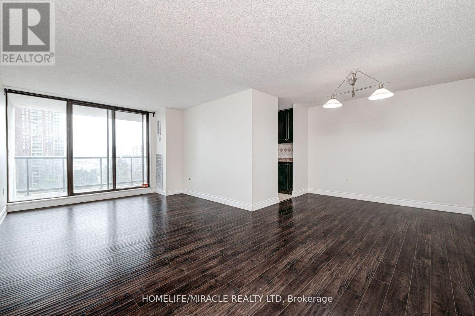 1004 - 17 Knightsbridge Road, Brampton, Ontario  L6T 3X9 - Photo 5 - W12524740