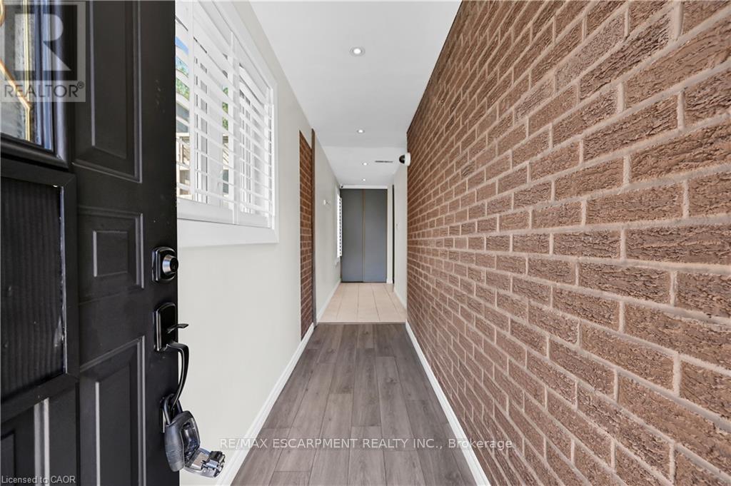 3347 Hannibal Road, Burlington, Ontario  L7M 1R8 - Photo 4 - W12524760