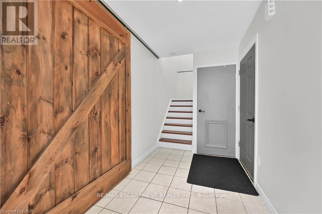 3347 Hannibal Road, Burlington, Ontario  L7M 1R8 - Photo 5 - W12524760