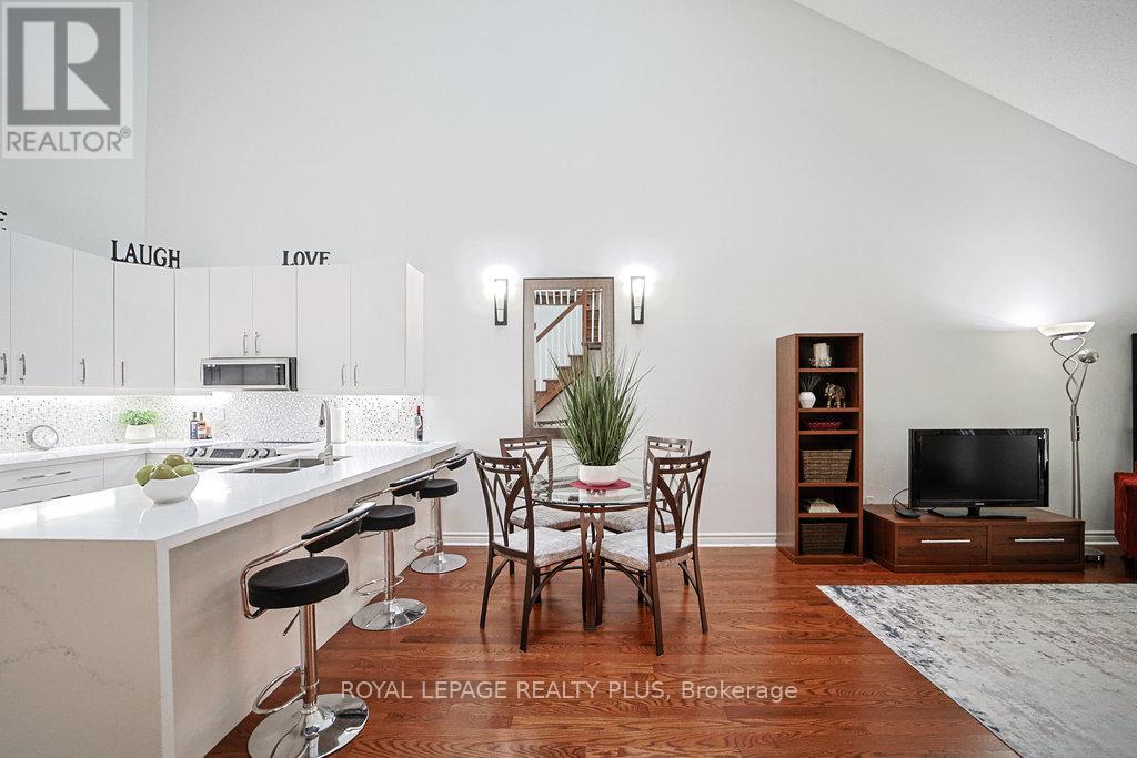 6 - 1010 Cristina Court, Mississauga, Ontario  L5J 4T7 - Photo 11 - W12405403