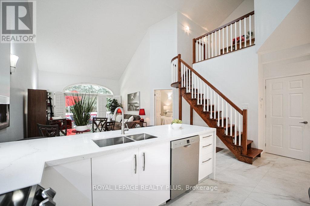 6 - 1010 Cristina Court, Mississauga, Ontario  L5J 4T7 - Photo 12 - W12405403