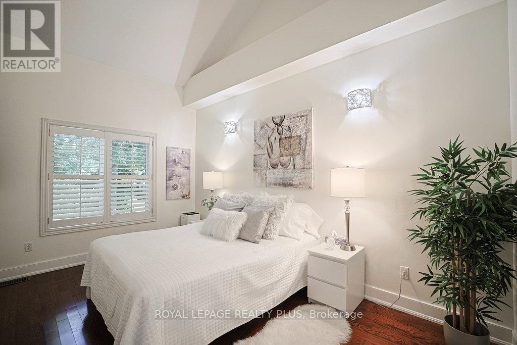 6 - 1010 Cristina Court, Mississauga, Ontario  L5J 4T7 - Photo 17 - W12405403