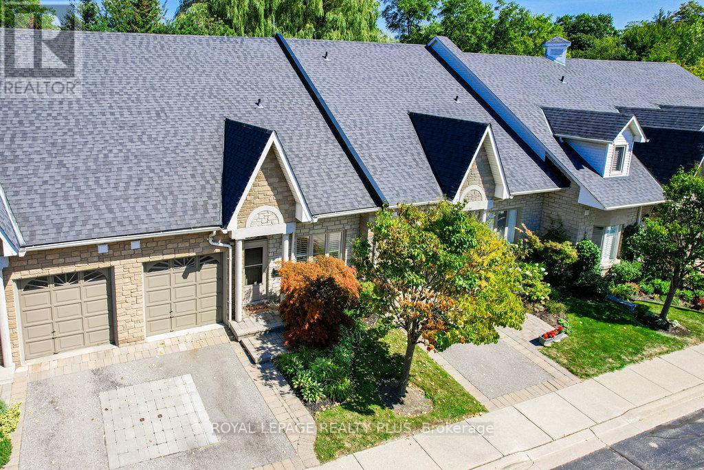 6 - 1010 Cristina Court, Mississauga, Ontario  L5J 4T7 - Photo 3 - W12405403