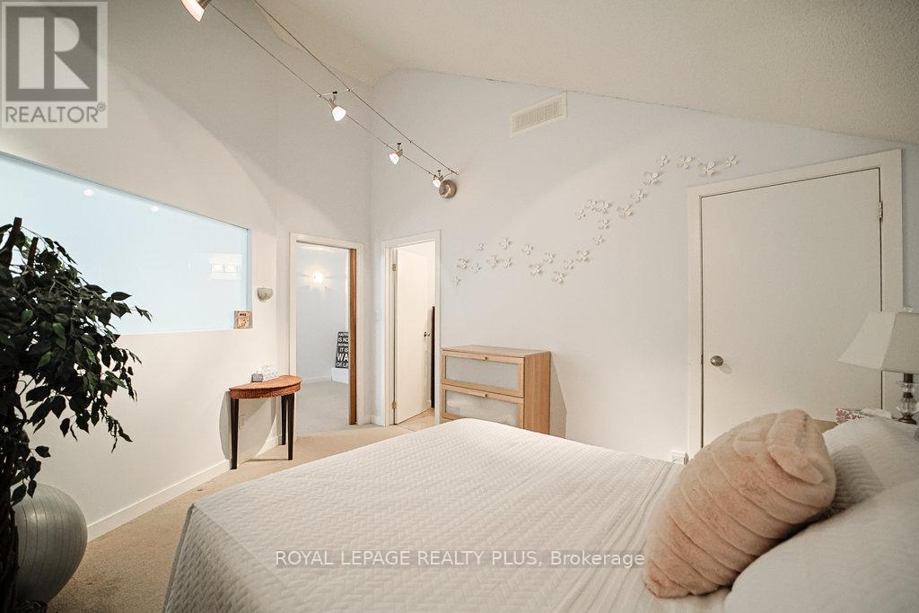 6 - 1010 Cristina Court, Mississauga, Ontario  L5J 4T7 - Photo 33 - W12405403