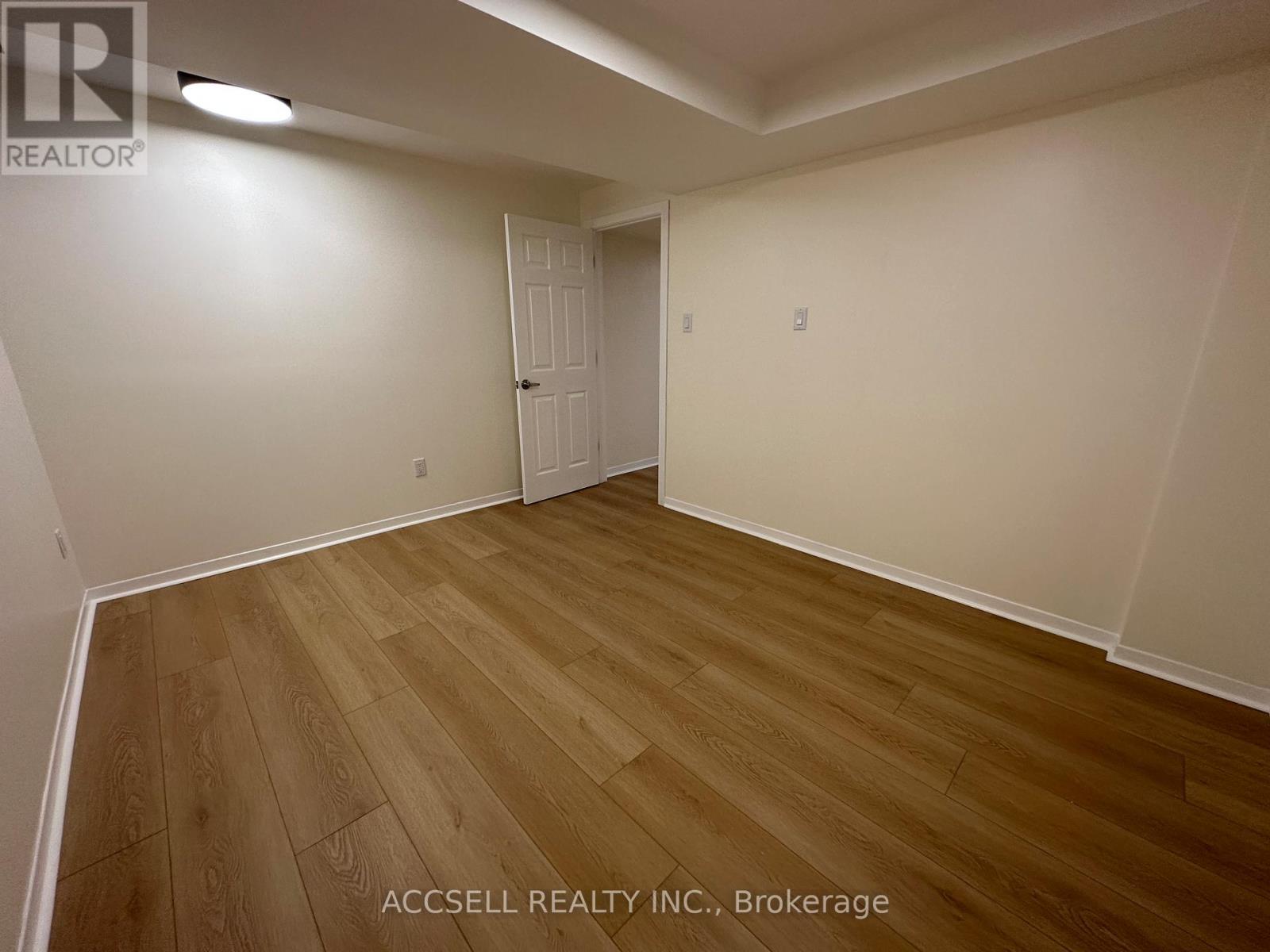 700 Willowbank Trail, Mississauga, Ontario  L4W 3L9 - Photo 12 - W12524772