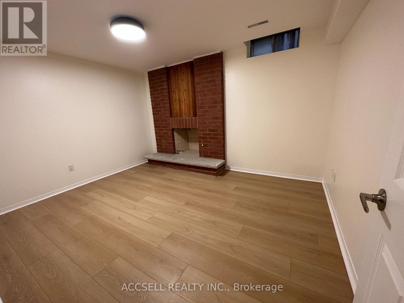 700 Willowbank Trail, Mississauga, Ontario  L4W 3L9 - Photo 13 - W12524772