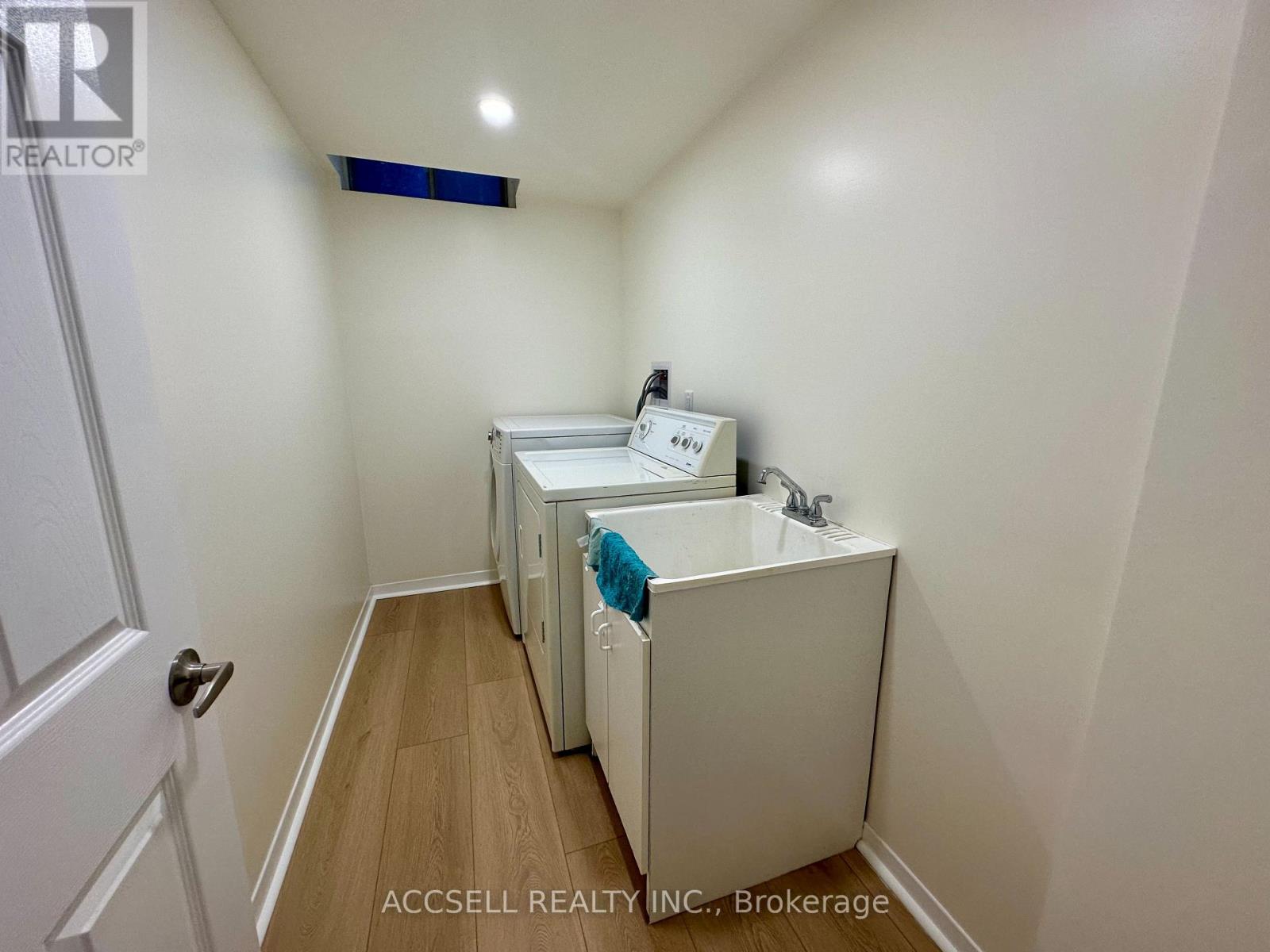 700 Willowbank Trail, Mississauga, Ontario  L4W 3L9 - Photo 14 - W12524772