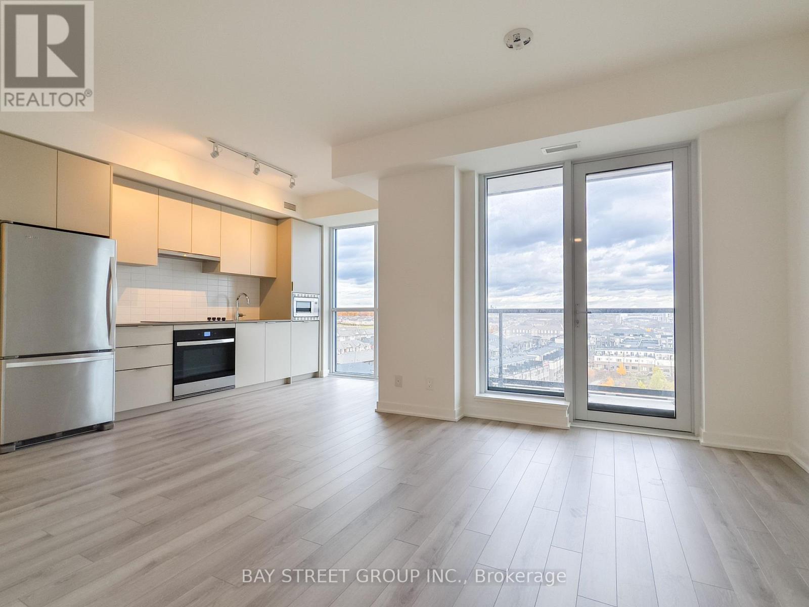 1004 - 3071 Trafalgar Road, Oakville, Ontario  L6H 8C6 - Photo 3 - W12524792