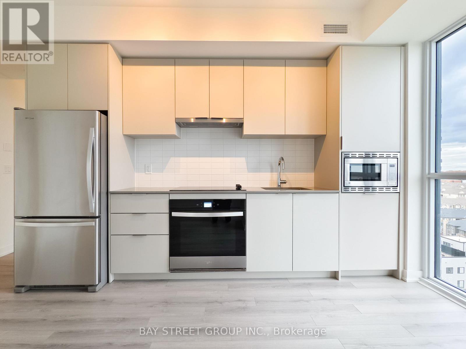 1004 - 3071 Trafalgar Road, Oakville, Ontario  L6H 8C6 - Photo 4 - W12524792