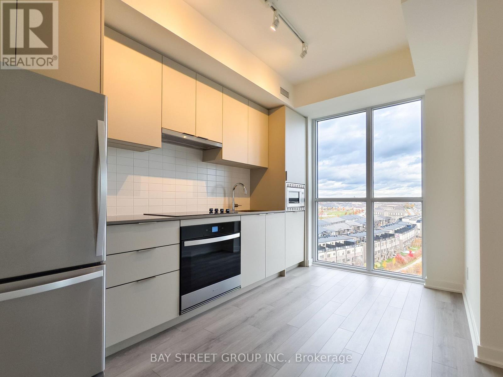 1004 - 3071 Trafalgar Road, Oakville, Ontario  L6H 8C6 - Photo 5 - W12524792