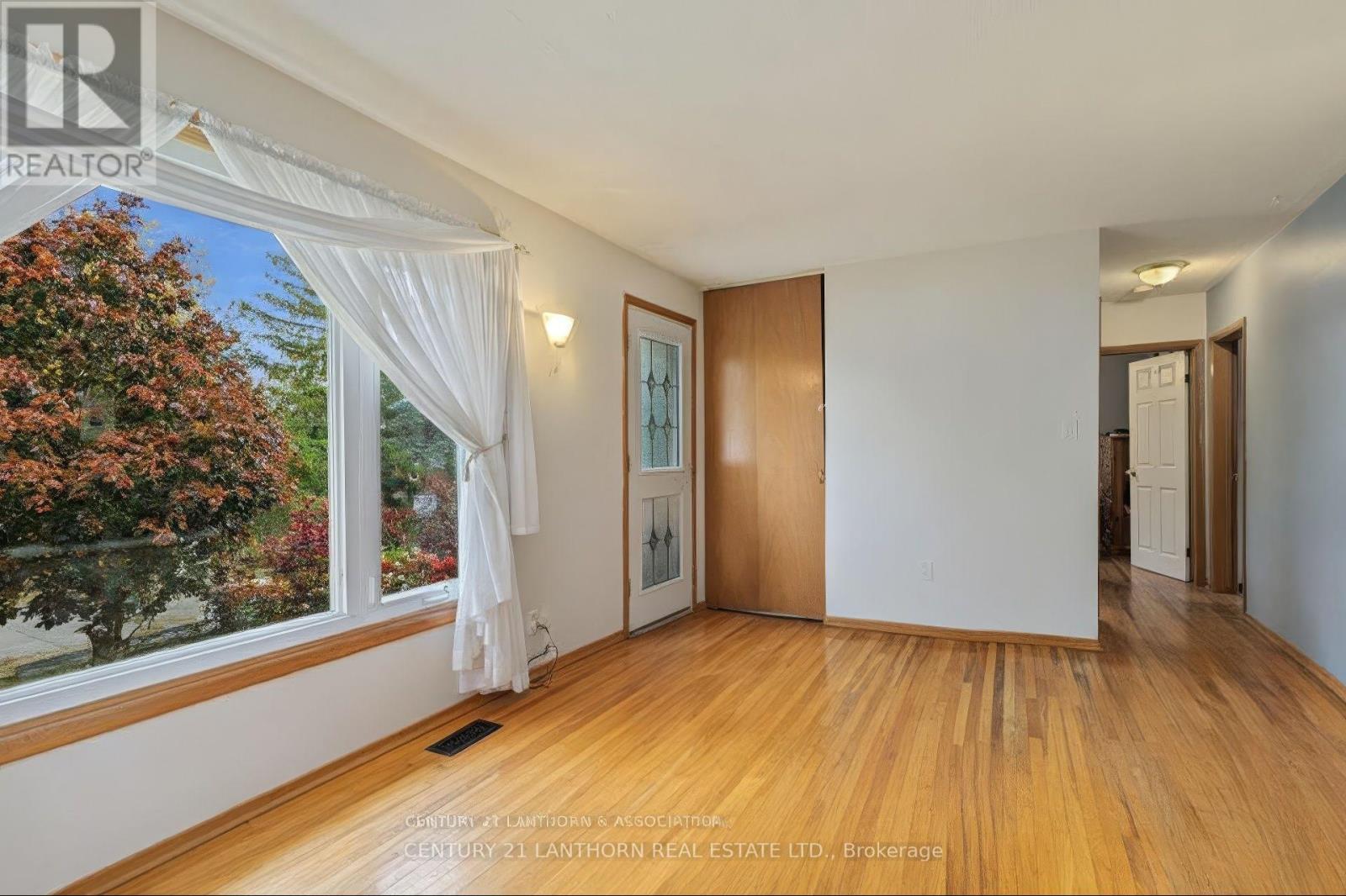 4 Highview Crescent, Belleville, Ontario  K8P 3G4 - Photo 10 - X12524822