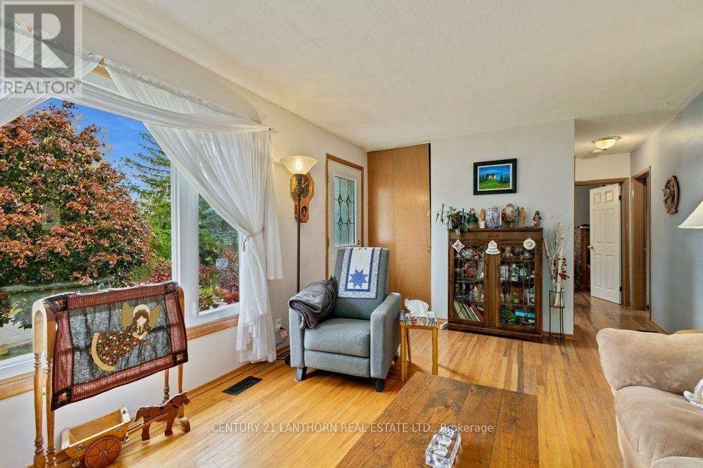 4 Highview Crescent, Belleville, Ontario  K8P 3G4 - Photo 11 - X12524822