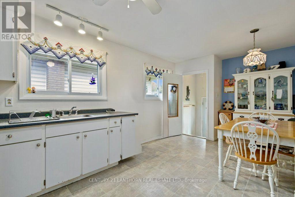 4 Highview Crescent, Belleville, Ontario  K8P 3G4 - Photo 7 - X12524822