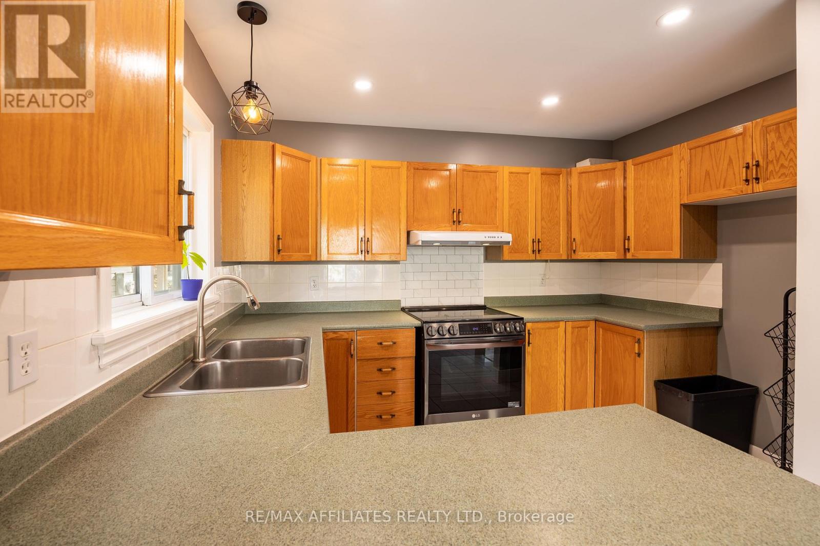 1687 Tache Way, Ottawa, Ontario  K4A 2T5 - Photo 13 - X12524820