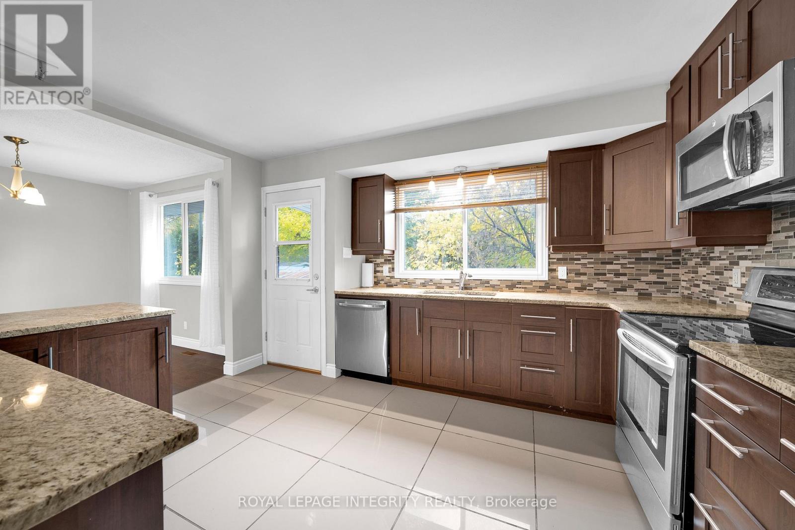 A - 1896 Featherston Drive, Ottawa, Ontario  K1H 6P5 - Photo 10 - X12524826