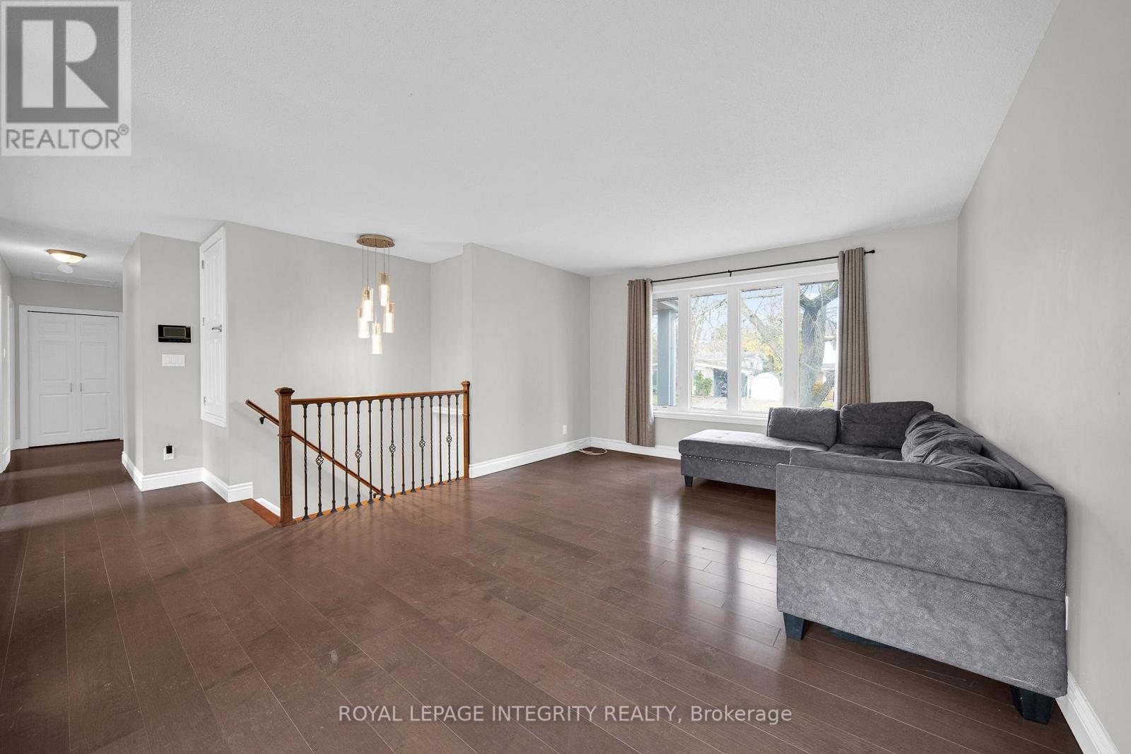 A - 1896 Featherston Drive, Ottawa, Ontario  K1H 6P5 - Photo 6 - X12524826