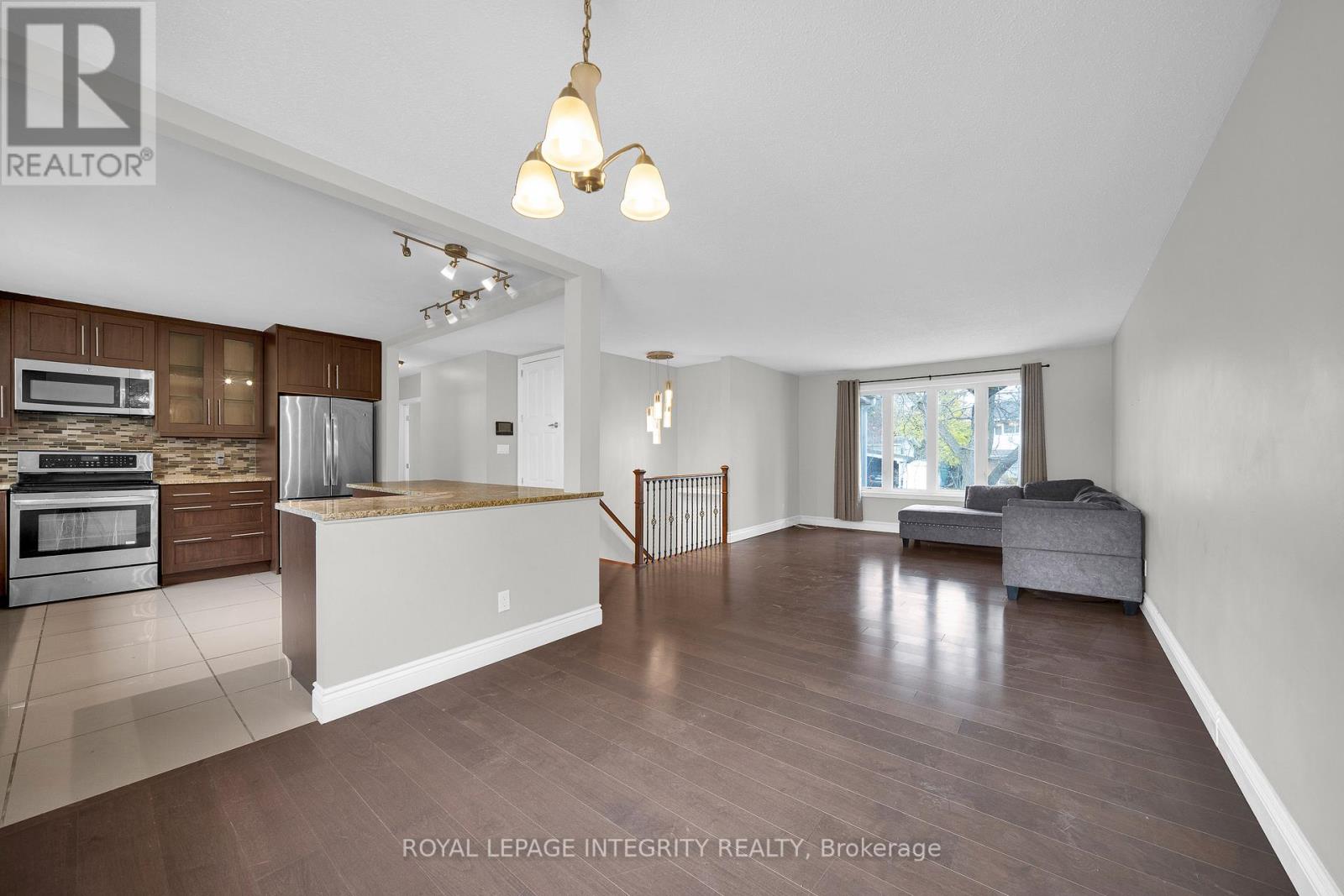 A - 1896 Featherston Drive, Ottawa, Ontario  K1H 6P5 - Photo 7 - X12524826