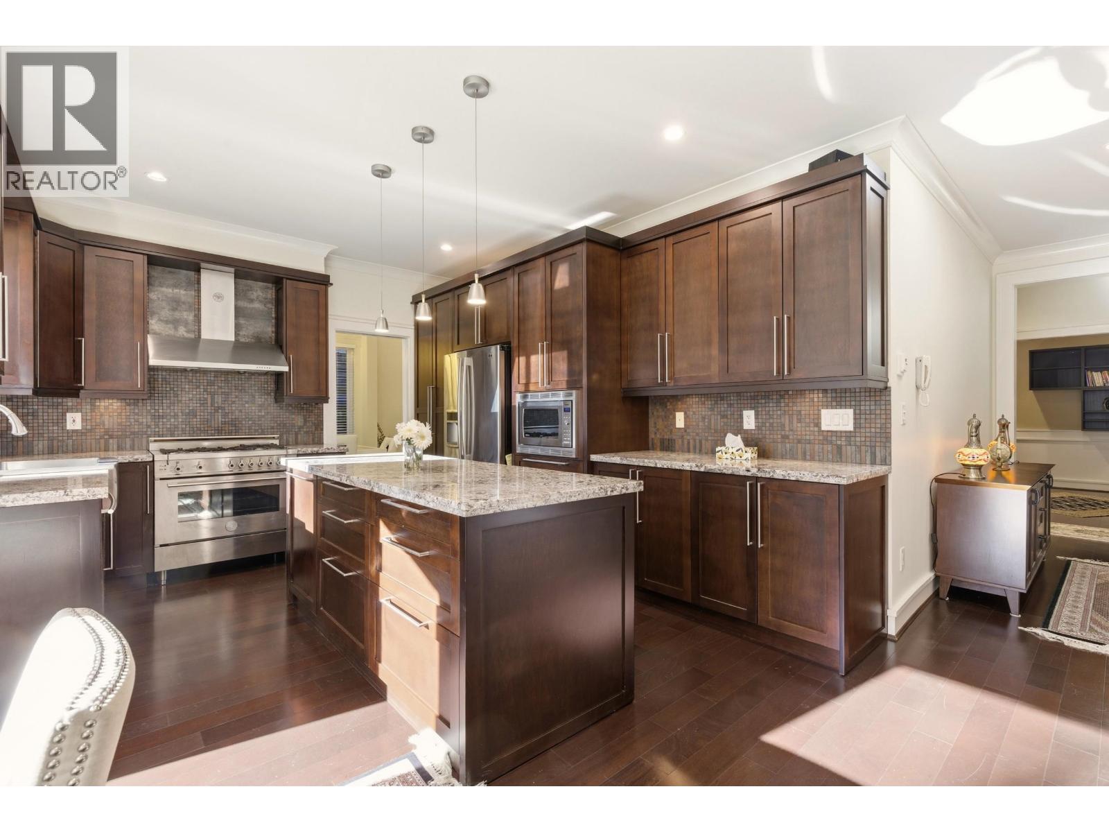 1017 Canyon Boulevard, North Vancouver, British Columbia  V7R 2K3 - Photo 13 - R3064098