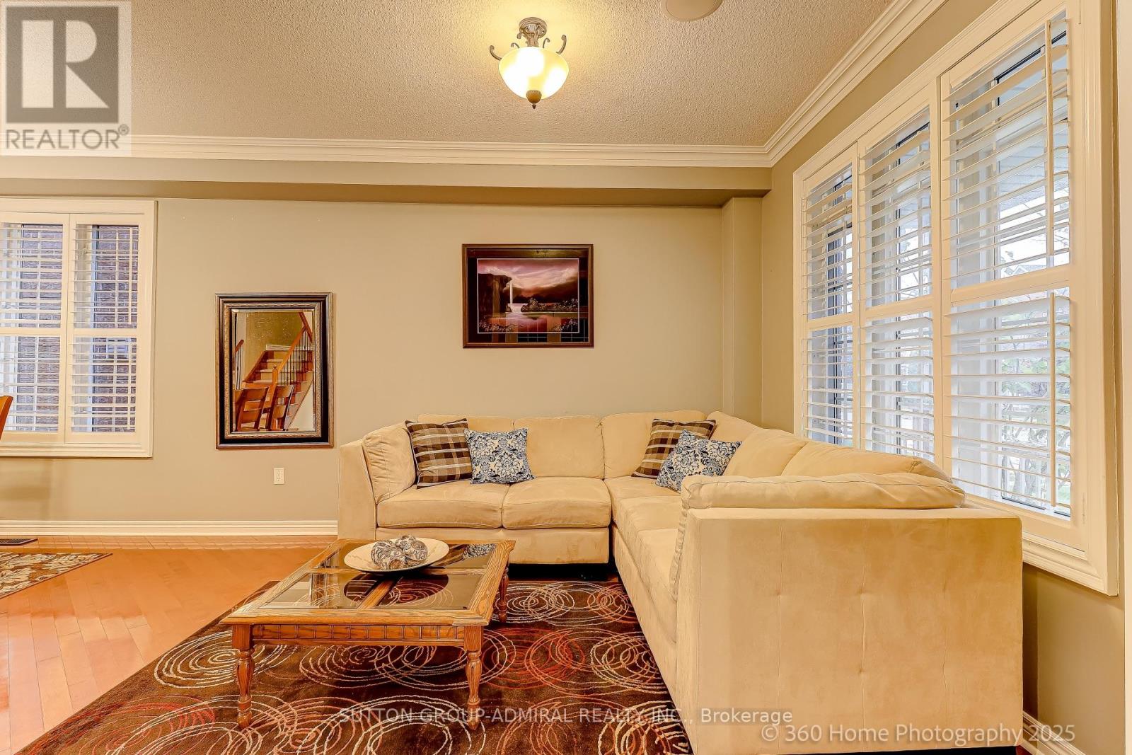 73 Kenilworth Gate, Markham, Ontario  L6B 0A5 - Photo 3 - N12510080