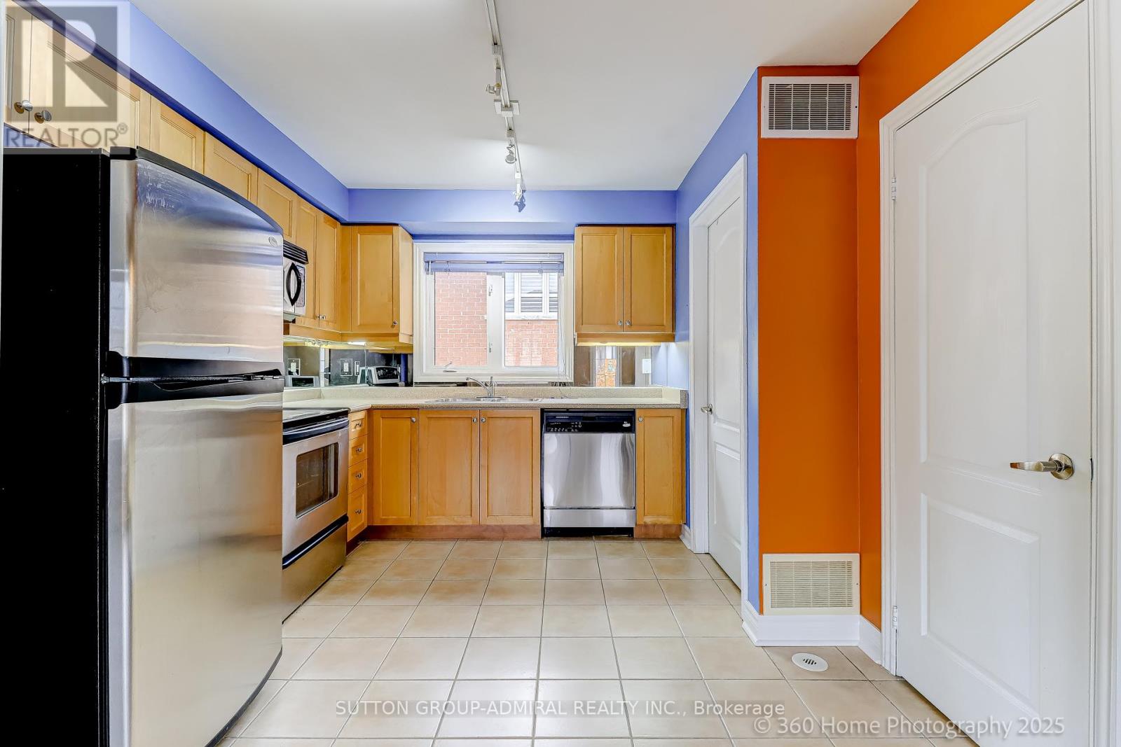 73 Kenilworth Gate, Markham, Ontario  L6B 0A5 - Photo 5 - N12510080