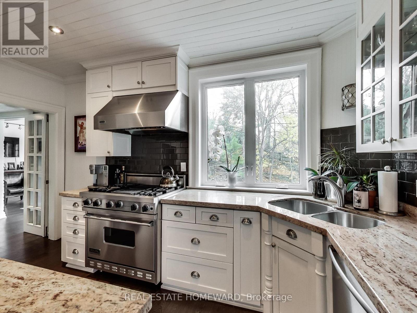 15 Pine Crescent, Toronto, Ontario M4E 1L1 - Photo 12 - E12524798