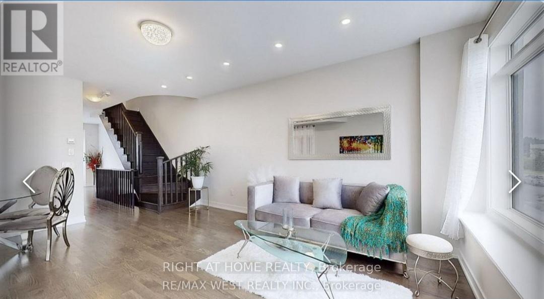 46 Troon Avenue, Vaughan, Ontario L6A 4Z2 - Photo 5 - N12524816