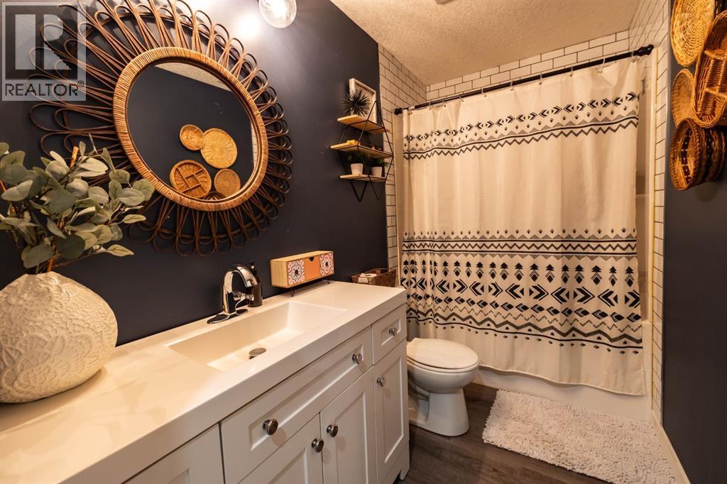 1015 Mt Sundance Manor W, Lethbridge, Alberta  T1J 5J9 - Photo 16 - A2268900